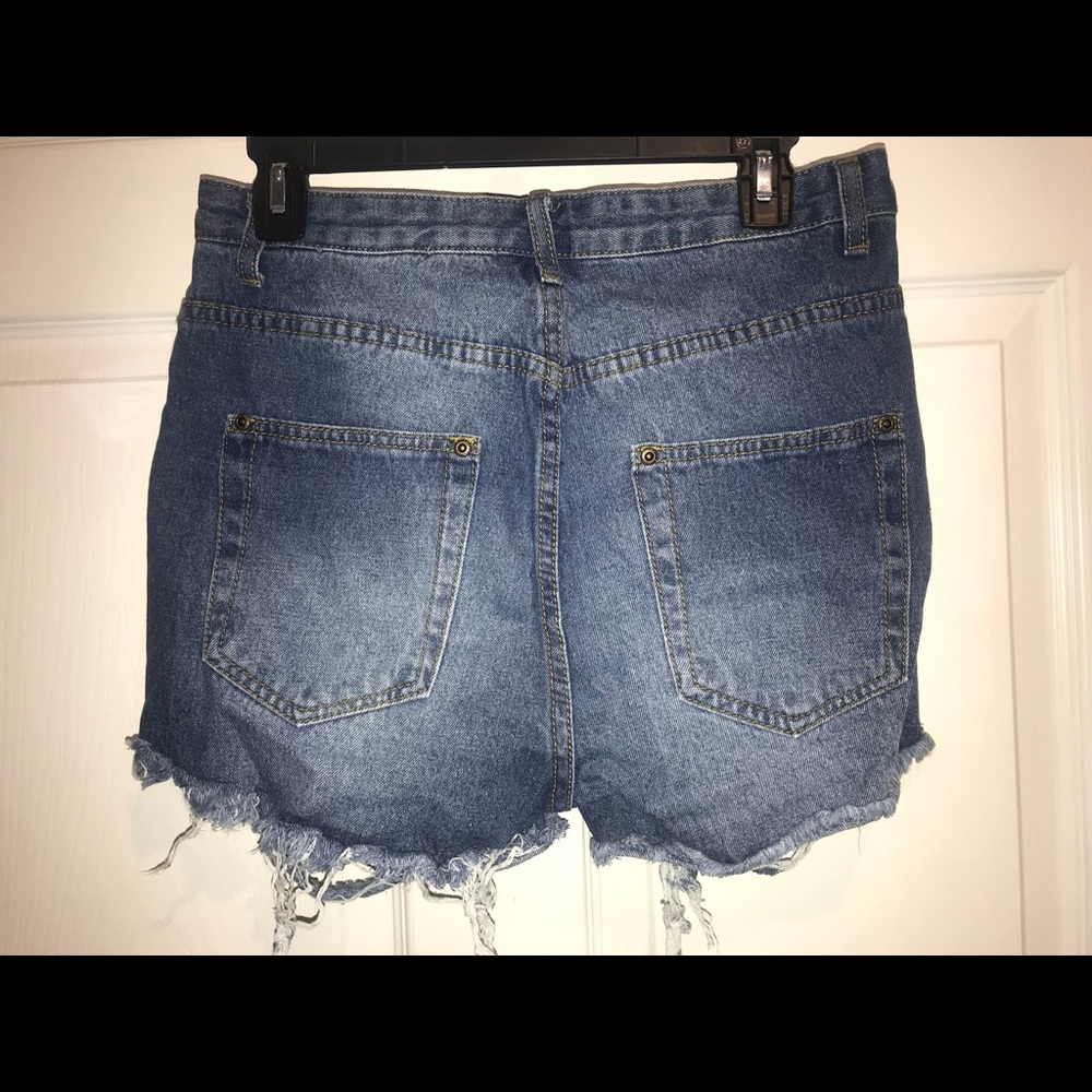 Mid-rise Ripped Shorts - Picture 3 of 5